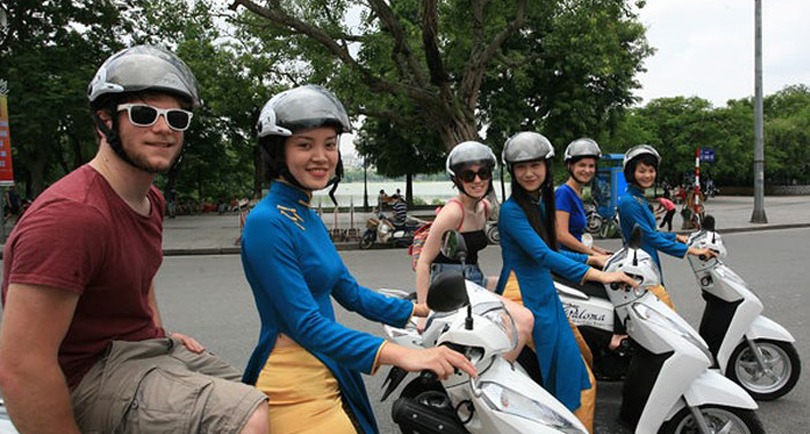 Hanoi City Tour by Scooters with Street Food & Drinks (4 Hours)