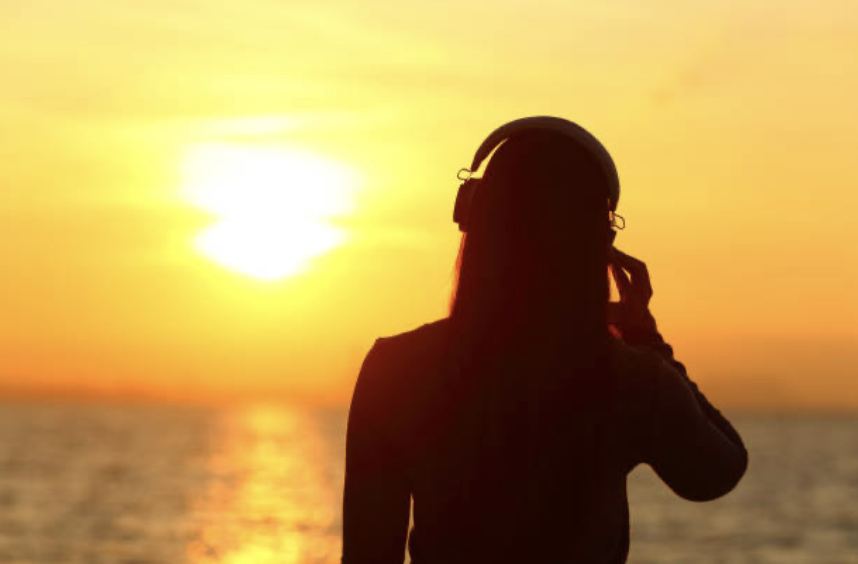 Music of the Waves – The Songs That Define Bai Tu Long Bay